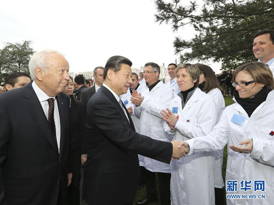 习近平参观法国梅里埃生物科研中心 习近平参观法国梅里埃生物科研中心