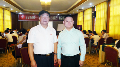 飞龙医疗董事长张新民与主讲老师赵滨合影 飞龙医疗董事长张新民与主讲老师赵滨合影