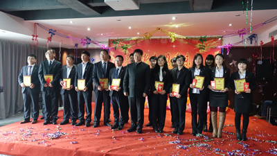 飞龙医疗董事长和2014年度先进个人合影