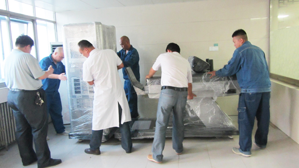 鄢陵县中医院相关领导现场验收飞龙医疗外星舱非手术脊柱减压系统 鄢陵县中医院相关领导现场验收飞龙医疗外星舱非手术脊柱减压系统