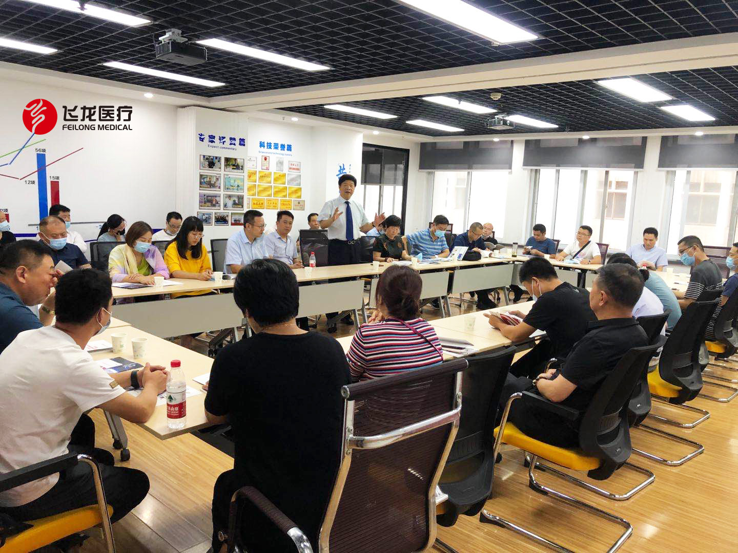 飞龙医疗董事长张新民讲解外星舱 飞龙医疗董事长张新民讲解外星舱